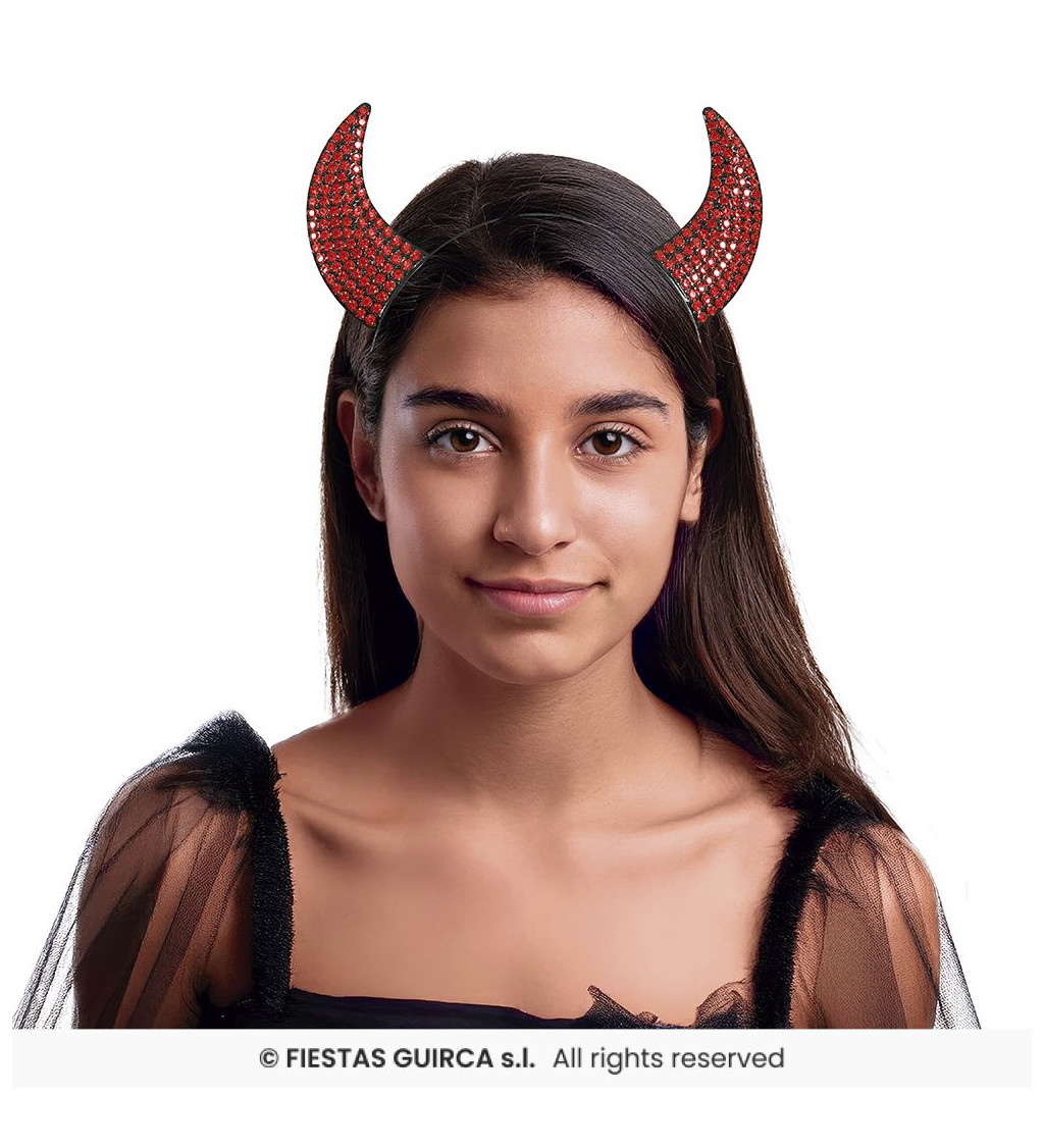 Čelenka s červenými rohy