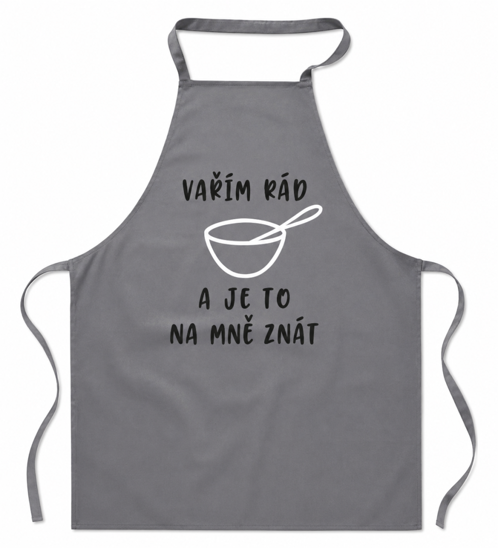 Šedá zástěra s nápisem - Vařím rád a je to na mě znát