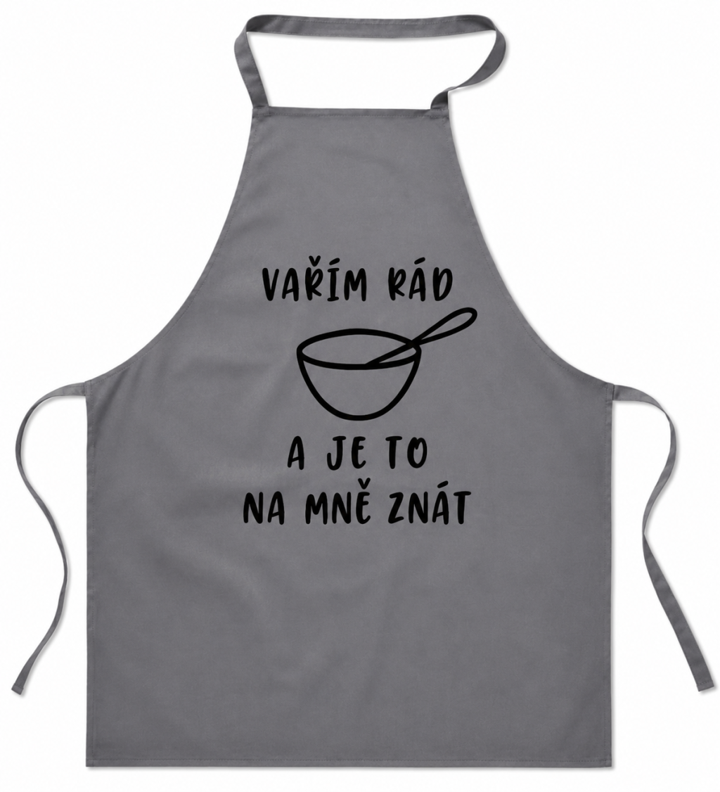 Šedá zástěra s nápisem - Vařím rád a je to na mě znát